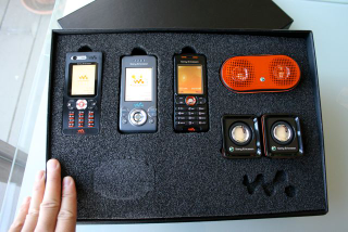 Illustration for article titled Sony Ericsson's Swag Box Arrives at Giz HQ